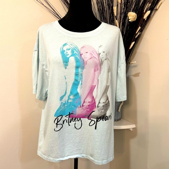 Britney Spears Graphic Tee short sleeve size large - Picture 1 of 6